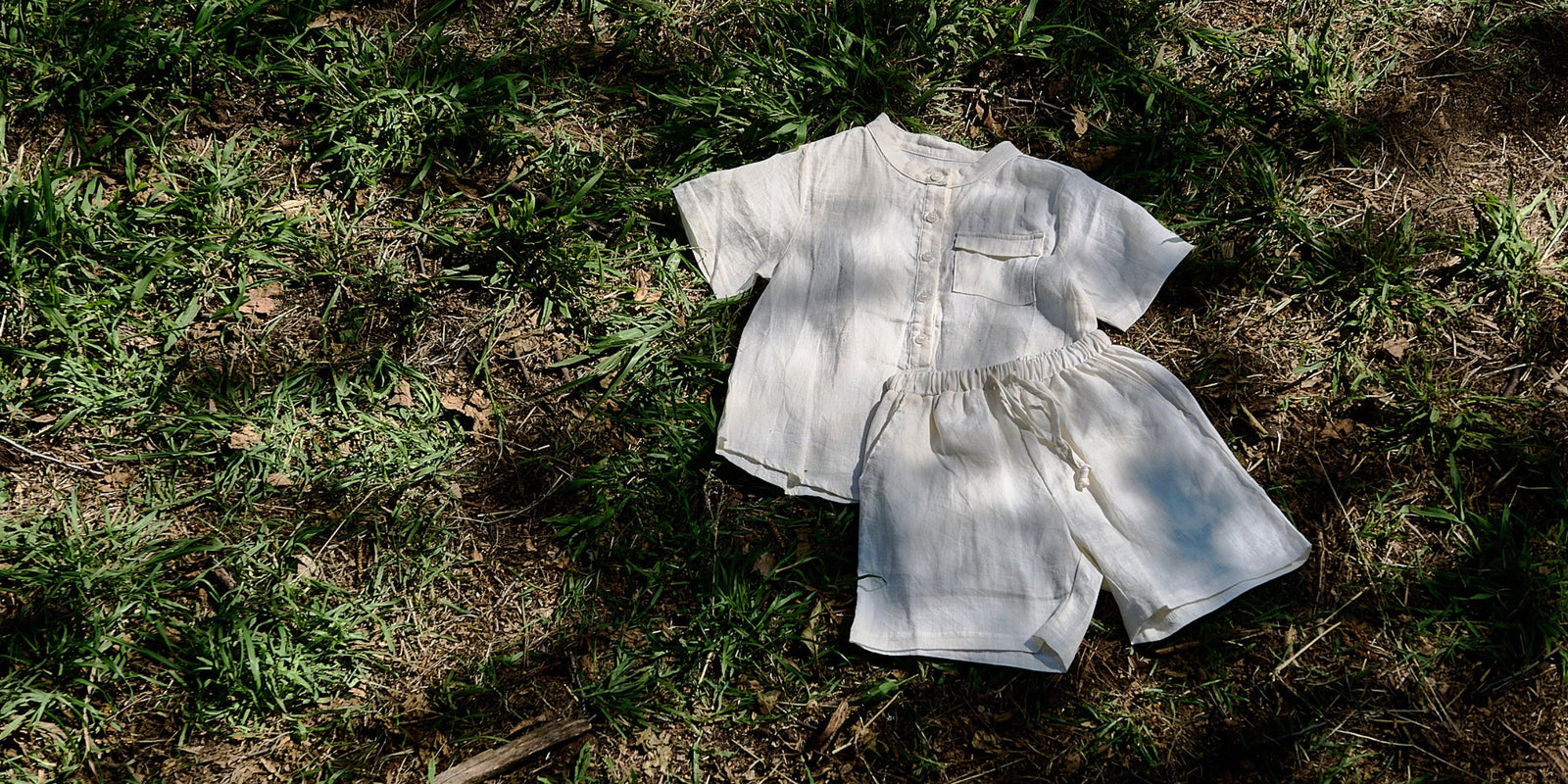 Discover the best breathable fabrics for children's loungewear — including 100% cotton, linen, and Tencel — and why natural materials are the top choice for kids' comfort and skin health.