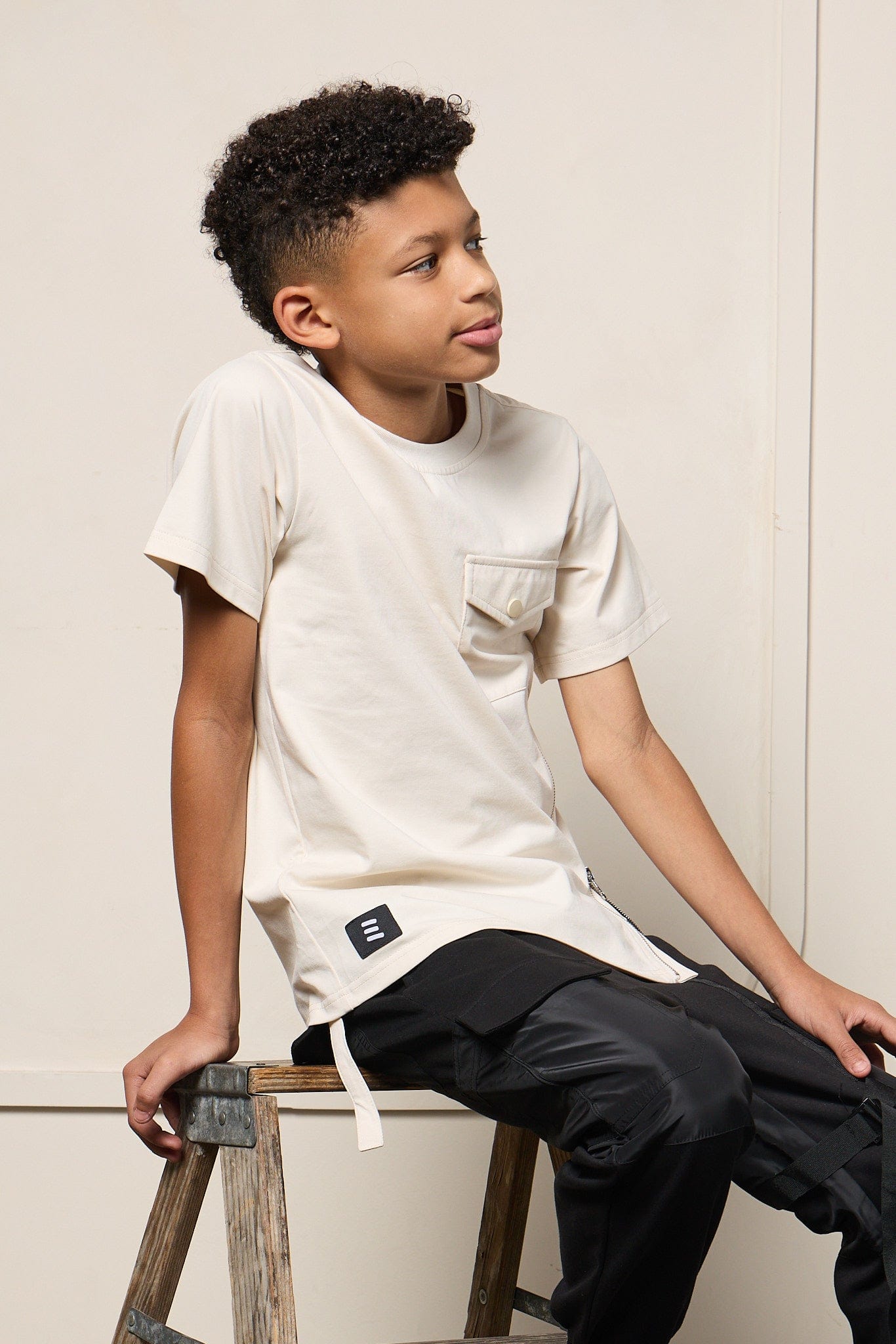 Mi Regalia T-shirts Beige Utility T-Shirt – Luxury Kids Cotton-Blend Tee with Pocket & Zipper Detail (Sizes 5Y–10Y) Beige Utility T-Shirt | Luxury Kids Cotton-Blend Tee